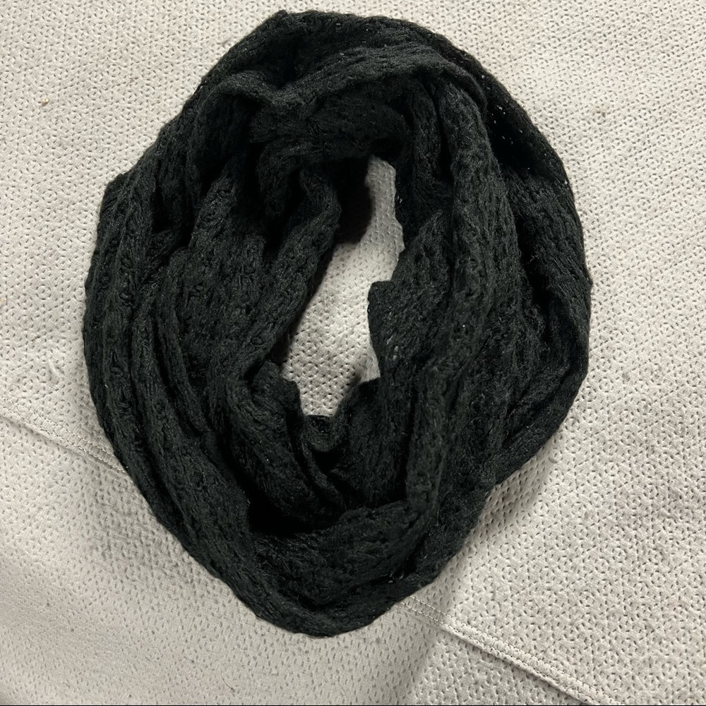 Cotton On Black Winter Knitted Infinity Circle Scarf EUC